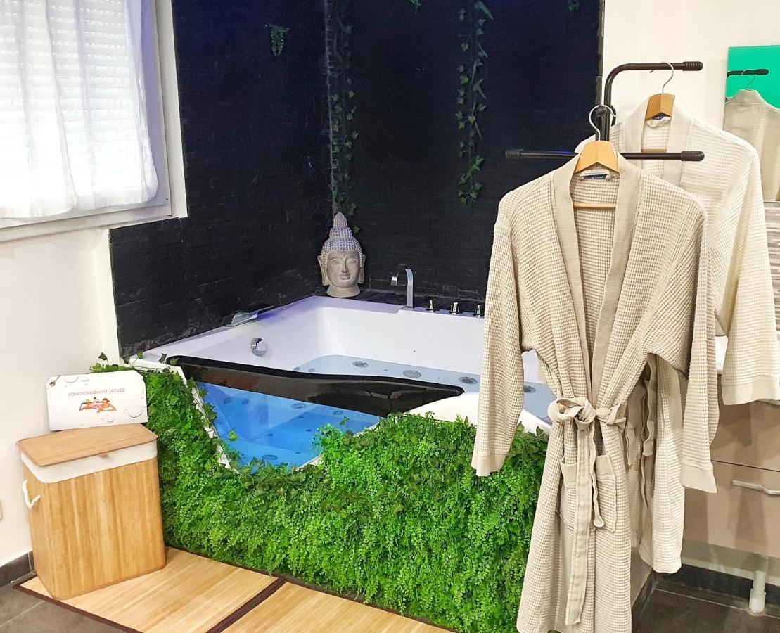 Suite Jacuzzi Privatif Plage Des Catalans Marseille Exterior photo