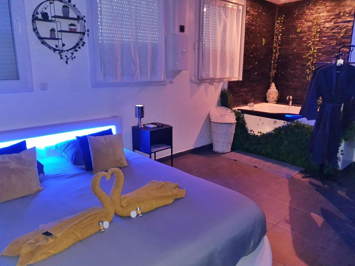 Suite Jacuzzi Privatif Plage Des Catalans Marseille Exterior photo
